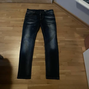Antony Morato Jeans - Säljer nu mina Antony Morato slim jeans i storlek 32. Skick 10/10, använda 1 gång men passade tyvärr inte. DM för frågor osv.🙌💰