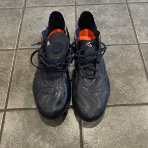 Säljer ett par Adidas Copa sense fotbollsskor, endast använda någon enstaka gång. Skick 9/10