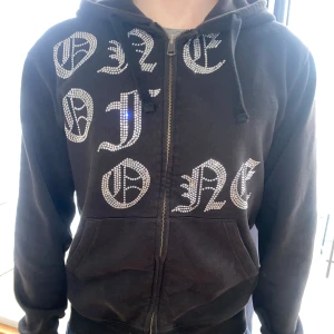 One of one  - Säljer en ordentligt använd one of one hoodie, lite solblekt men annars i fint skick