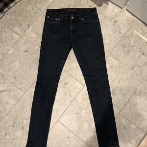 Nudie Jeans  - Perfekt kondition med nypris över 1600 och mitt pris endast 599kr pris kan diskuteras