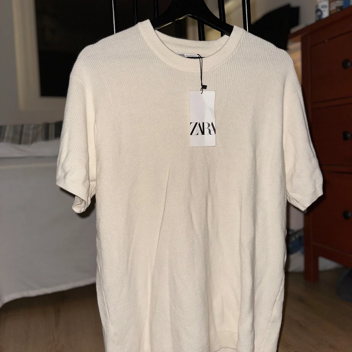Helt ny stickad t-shirt från Zara (prislapp hänger kvar)