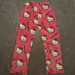 Hello Kitty mjukisbyxor  - Passar nog om man är under 160cm, XXS/XS 💗