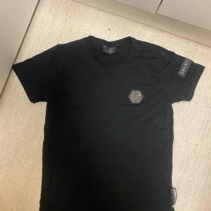 Philipp Plein - Säljer denna heta t shirten för billigt pris för att den är använda i gott skick.