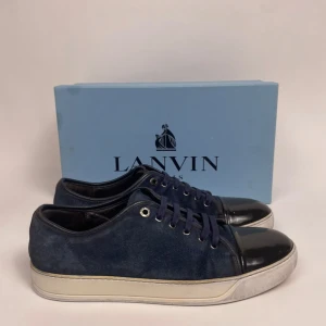 Lanvin skor  - Hej! Säljer nu dessa galet snygga lanvin skor. Skorna är i fint skick! Hör av dig vid frågor! Uk 9 passar 44