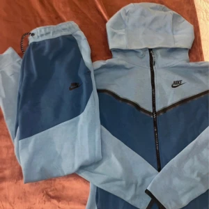 Nike dress - Sparsamt använd. Båda är i storlek S. Säls tillsammans. 