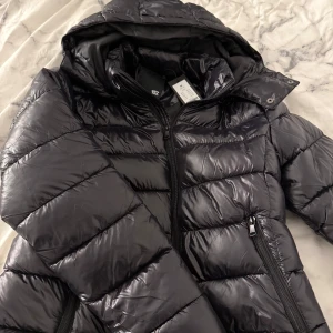 Trendiga lager jackan  - Ny med prislapp storlek M