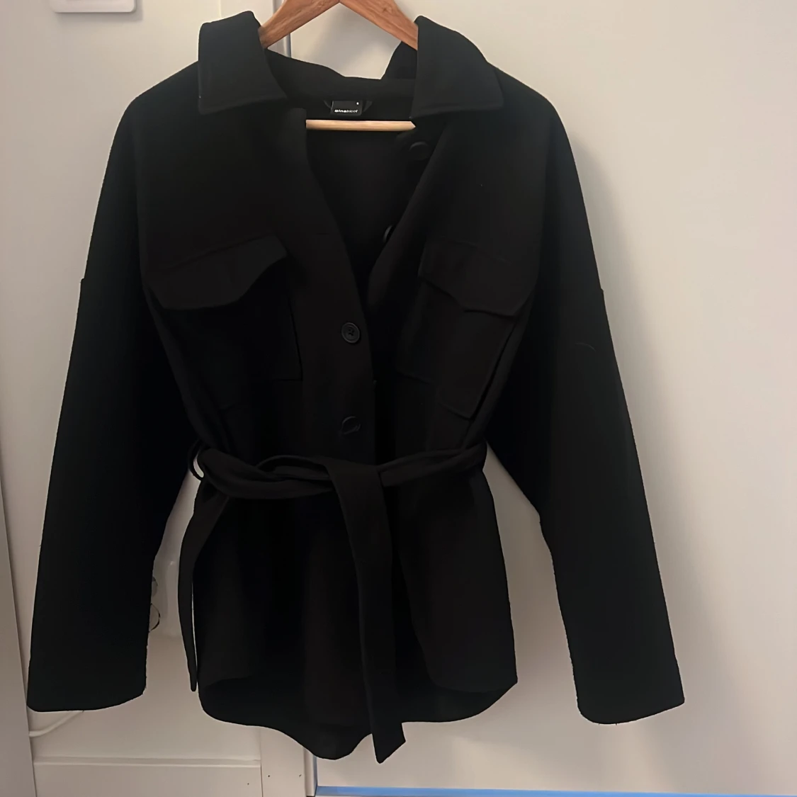 Svart kappa från Gina tricot