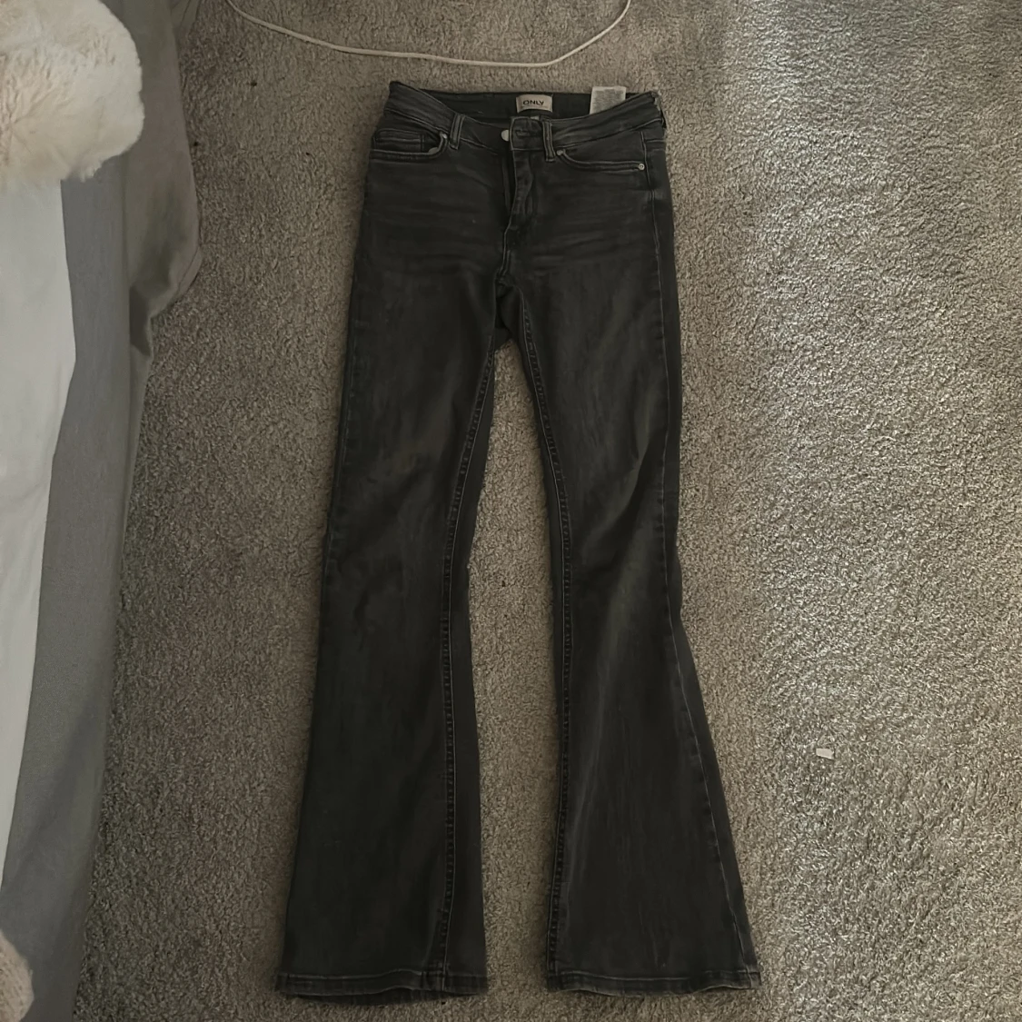 Svarta bootcut jeans från ONLY