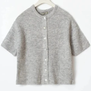 Stickad tröja/kofta gina tricot - Oanvänd, storlek XS, pris kan diskuteras!