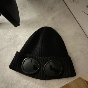 mössa från C.P. Company - Säljer en mössa från C.P. Company exceptionellt skick!