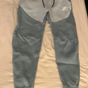 Nike tech fleece - Nike tech fleece byxor storlek S, ljusblåa, svårt att få tag på den färgen 
