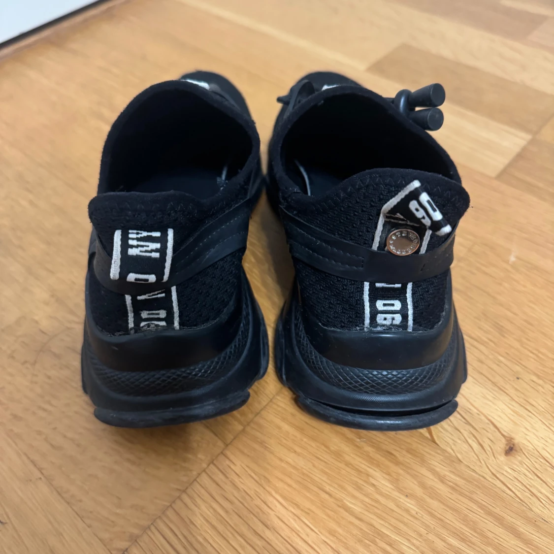 Svarta sneakers från Steve Madden - 91