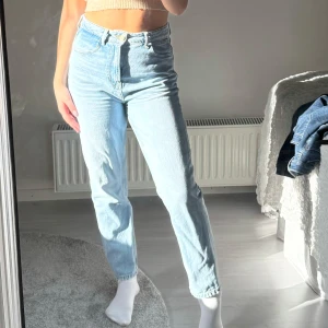 Jeans - Momjeans från Zara i storlek 34