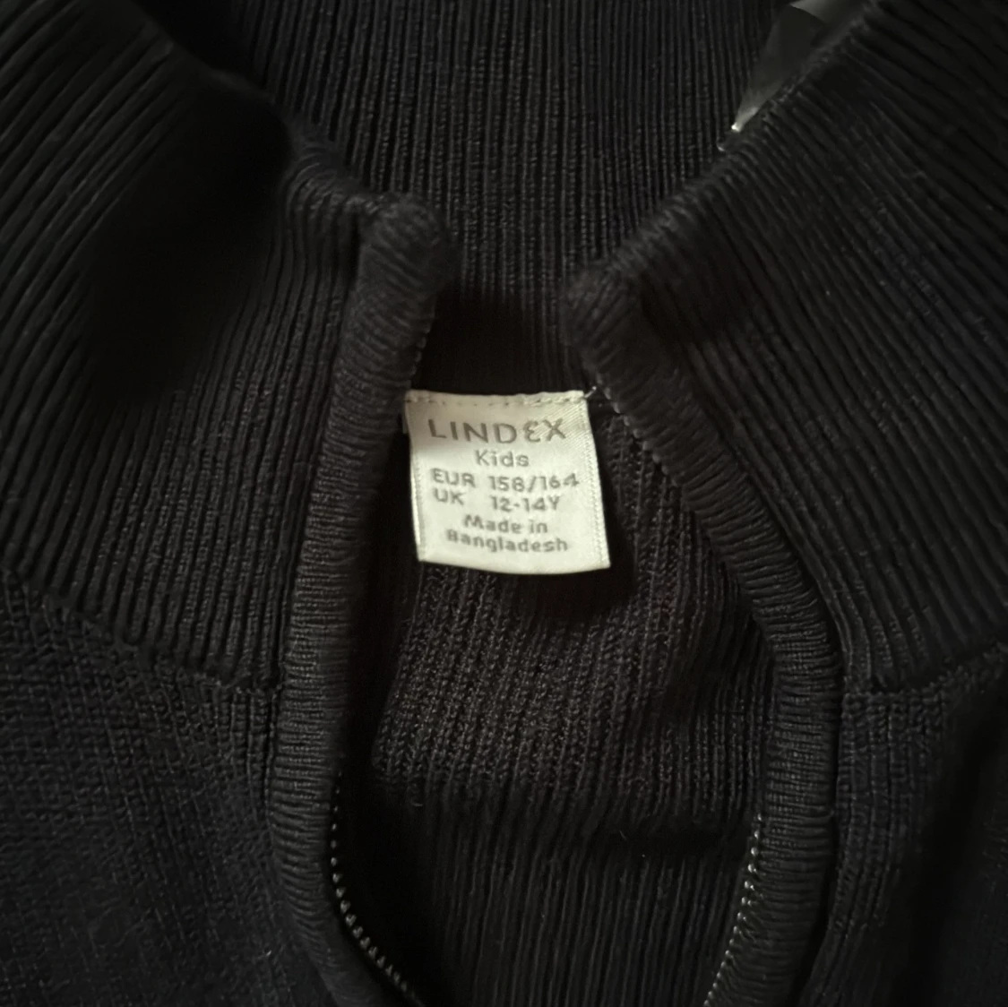 Mörkblå tröja med dragkedja från Lindex - 1