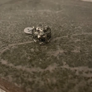 Silverfärgad ring med tigerhuvud - Snygg ring 💖💖💖Alla ringar säljs!! 149kr/styck