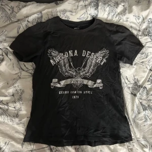 Gina tricot t-shirt - Storlek m men sitter som s❤️