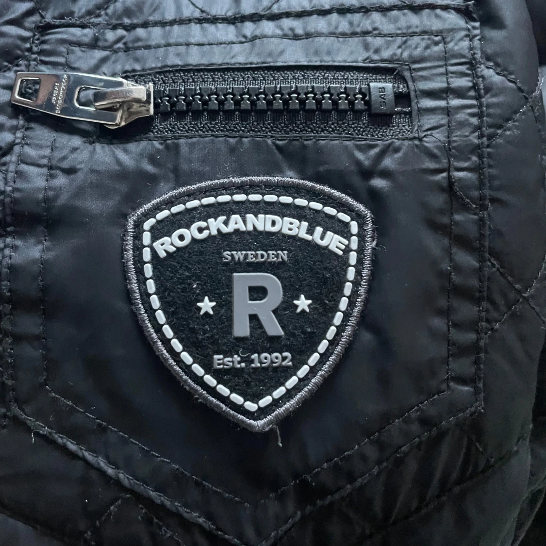 Svart dunjacka från Rockandblue - 3