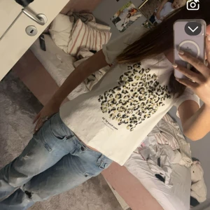 As snygg leopard t shirt - Xs/s (säljer jeansen oxå på annan annons)