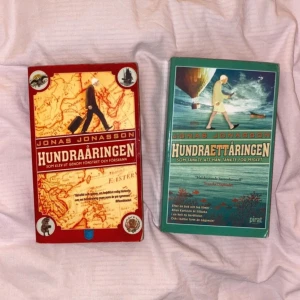Hundraåringen och Hundraettåringen av Jonas Jonasson - Säljer två böcker av Jonas Jonasson: 'Hundraåringen som klev ut genom fönstret och försvann' och 'Hundraettåringen som tänkte att han tänkte för mycket'. Båda böckerna är i pocketformat och utgivna av Piratförlaget. Perfekt för dig som gillar humoristiska och äventyrliga berättelser.