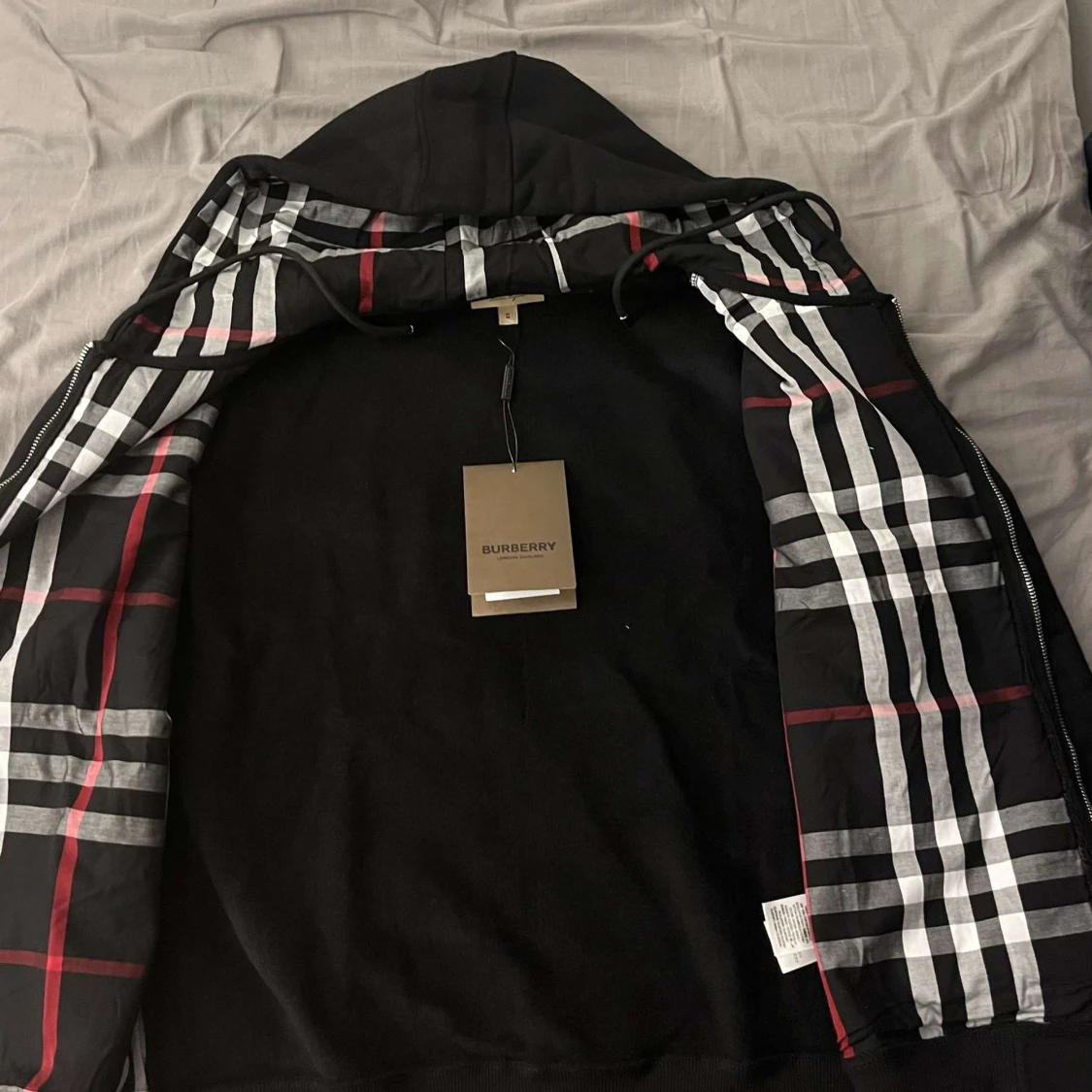 Svart huvtröja från Burberry - 2