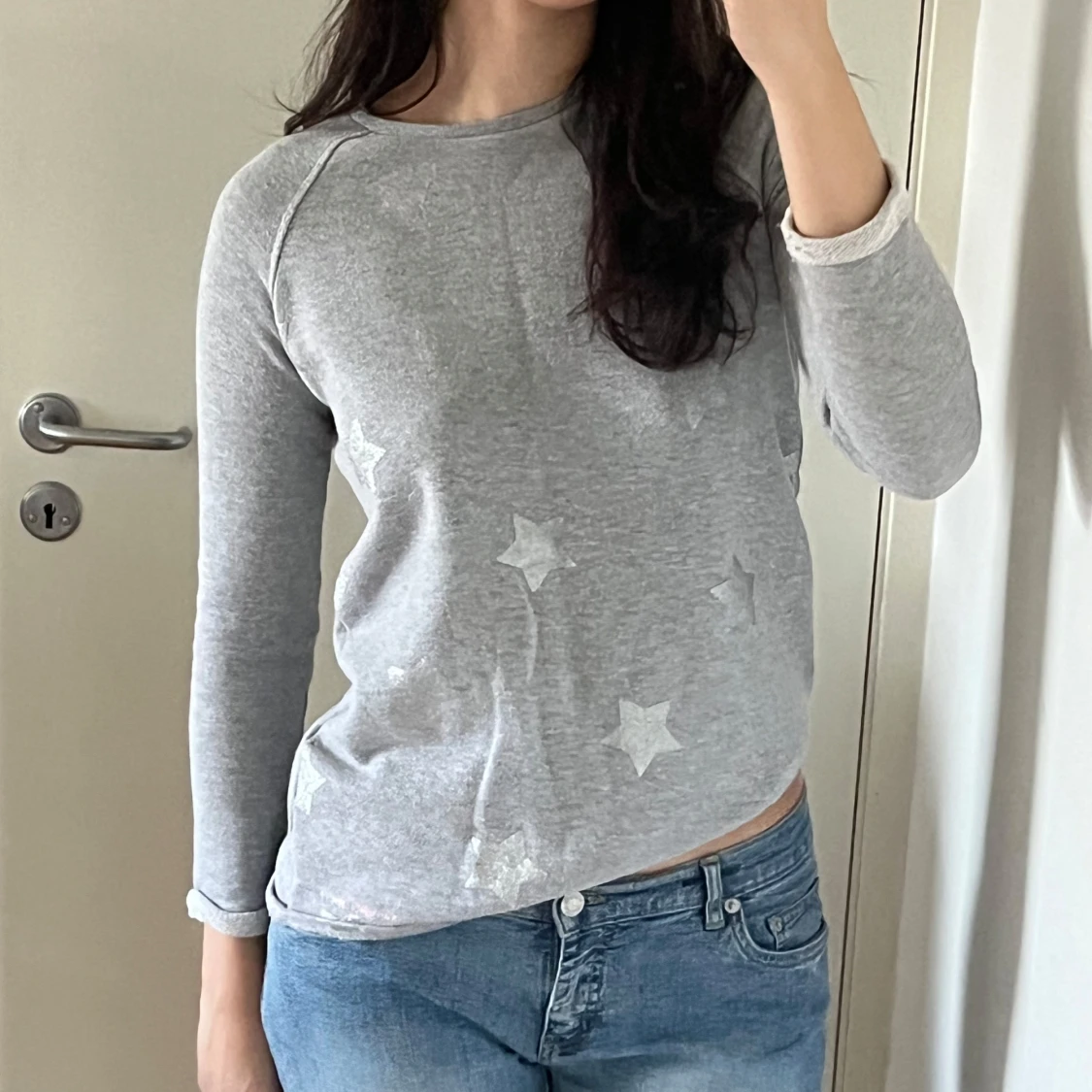 grå tröja med stjärnor  - 1