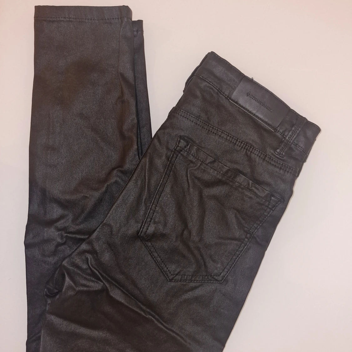 Svarta byxor från Stradivarius