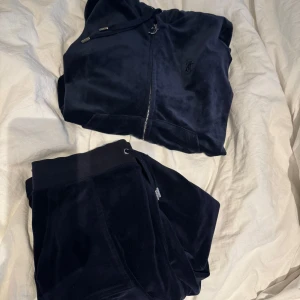 Juicy Couture set - Juicy couture set, de är knappt använd då de inte passar mig i storleken. Båda delarna är i storlek S