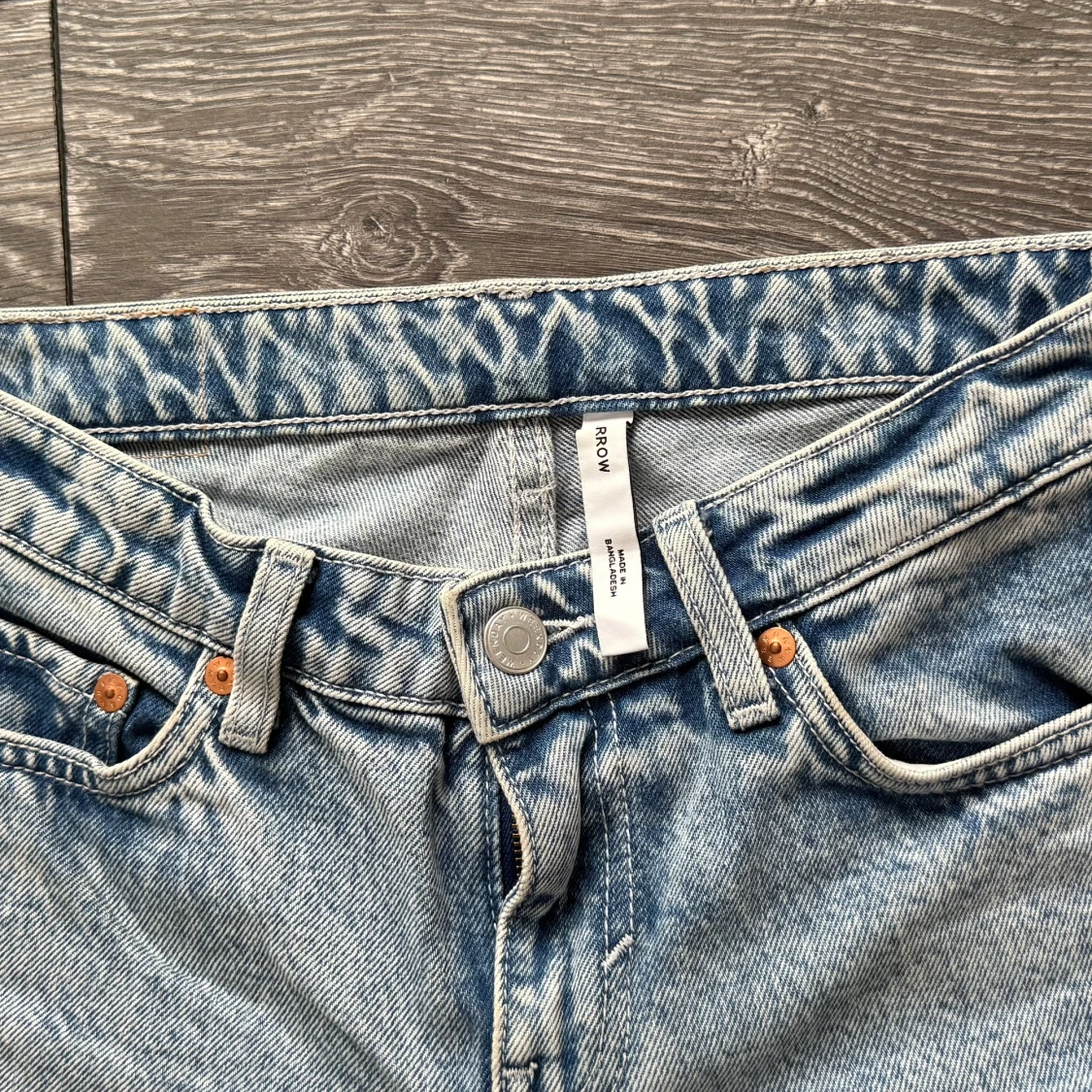 Ljusblå jeans från weekday - low arrow  - 1