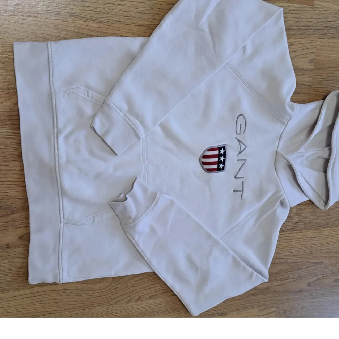 Vit hoodie från Gant - 1