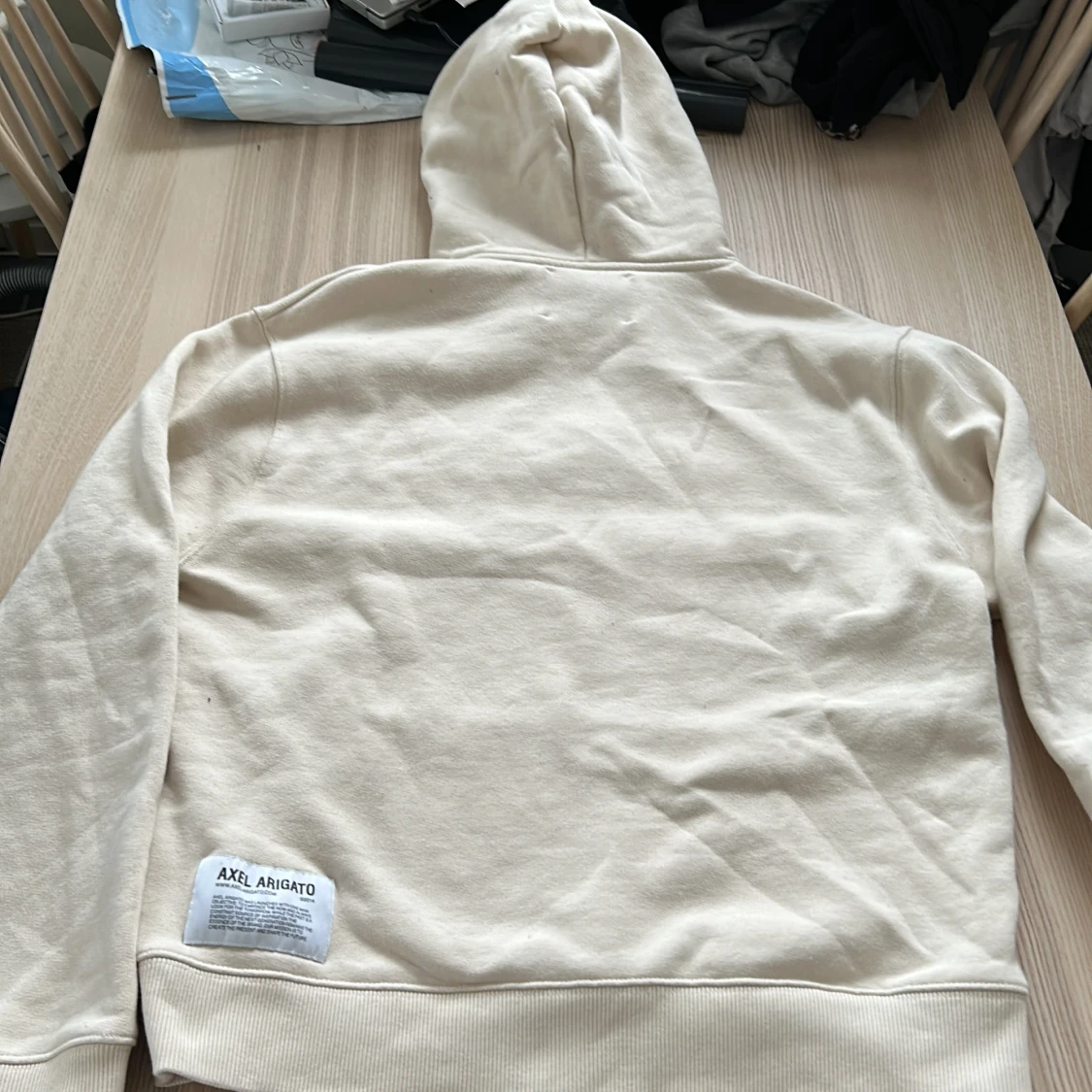 Beige hoodie från Axel Arigato - 1