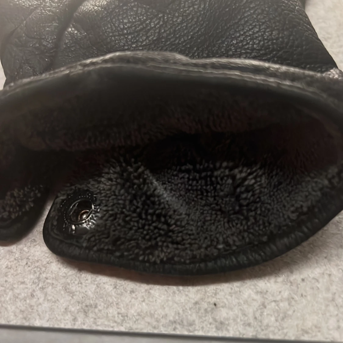 Svarta skinnhandskar - 2