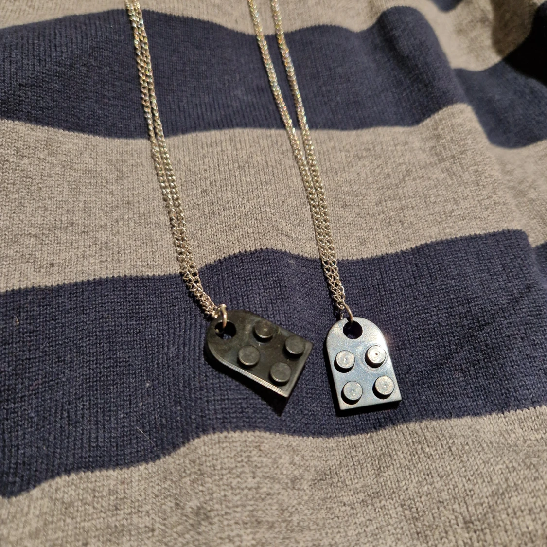 Halsband med hjärtformade hängen - 2