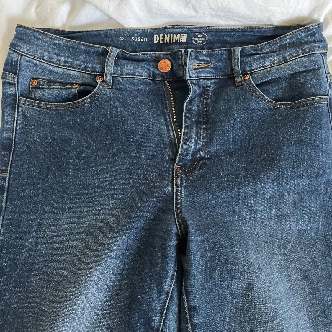Blå bootcut jeans med medel midja från Kappahl  - 2