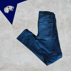 NUDIE JEANS GRIMTIM - Nudie jeans Grim Tim | Skick: 9/10 | Strl W32 L32 | Vårt pris 599 kr | Modellen är 182cm | Hör av dig om du undrar någonting!