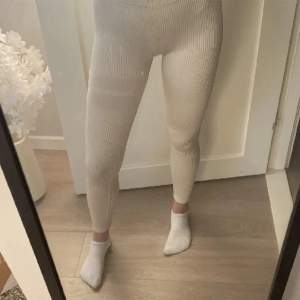 Säljer dessa helt nya stronger tights, storlek XS. 230kr+frakt. Pris går att diskuteras. Vid intresse eller om ni vill ha fler bilder är det bara att höra av sig 💗