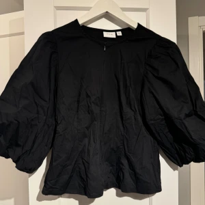 Vila blus - Blus från vila, använd fåtal gånger. Fint skick!🤍