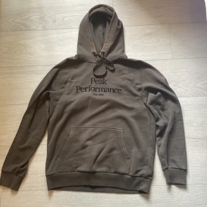 Peak hoodie L - Lite missfärgning vid halsen