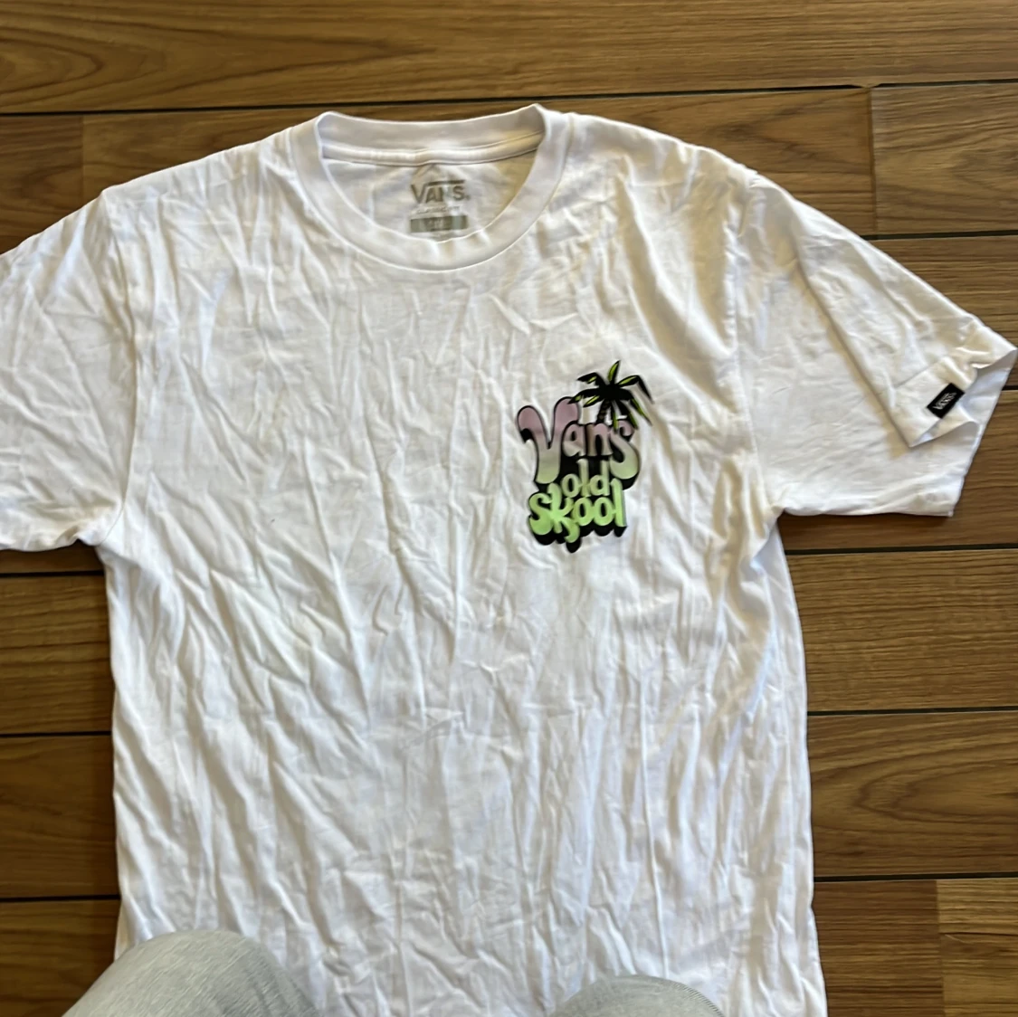 Oanvänd t shirt - 90