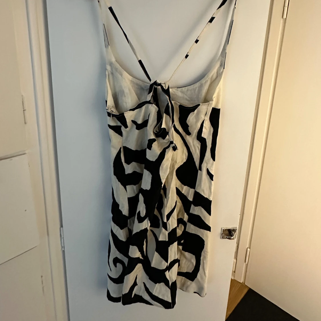 Svart och vit klänning  - 90