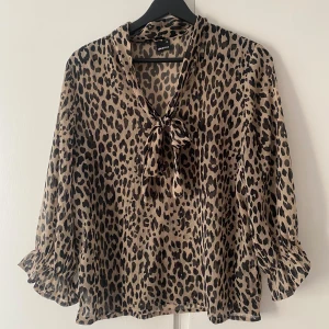 Leopard blus  - Fin ny blus från Gina💕