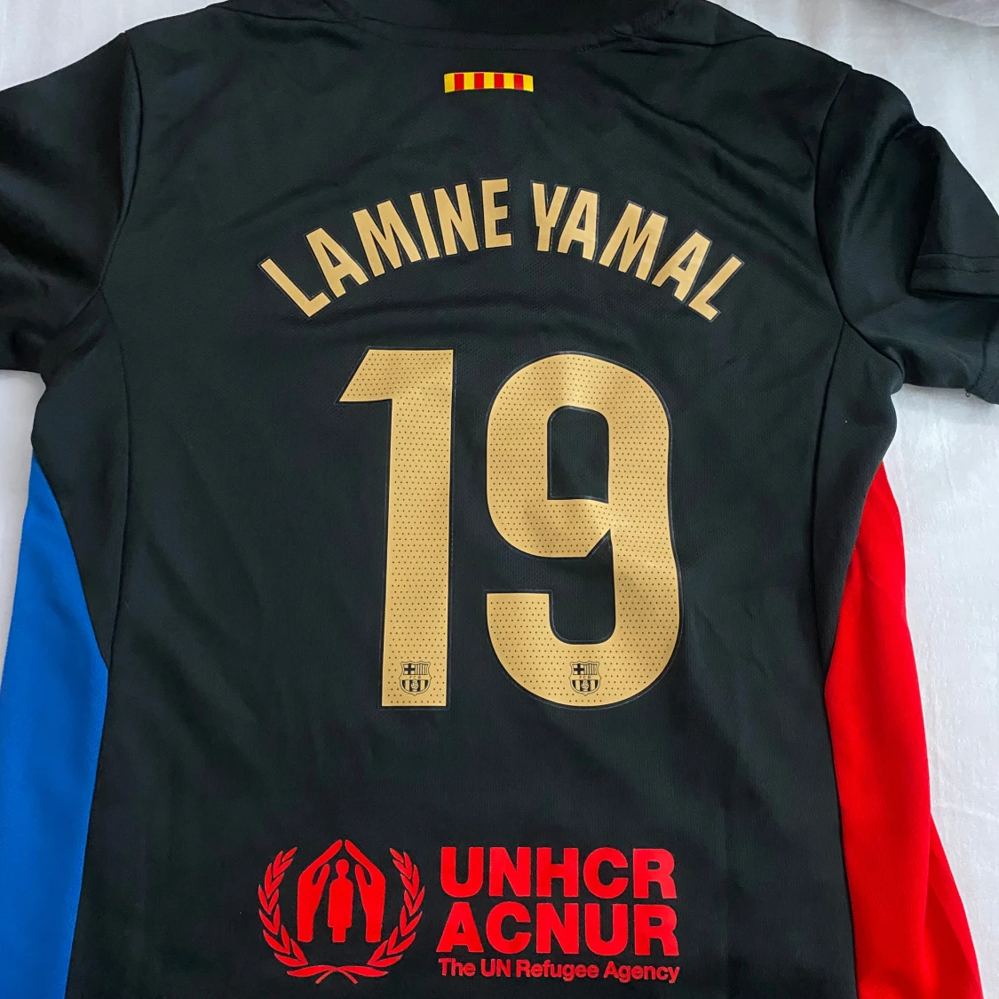 tröja och shorts barcelona Lamine Yamal 