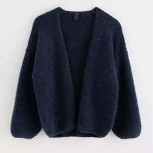 Mörkblå kofta  - Kofta från Lindex i storlek xs/s💘Bra skick då aldrig använd💘Nypris 399