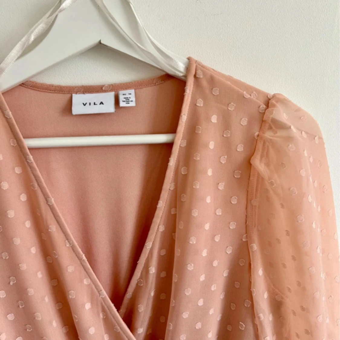 V-ringad omlottklänning - Vila - 92