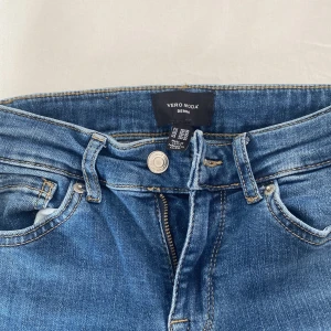 Low waist jeans  - Lågmidjade, straight fit jeans från Veromoda aldrig använda, storlek 25/30 som motsvarar allt från xxs-s
