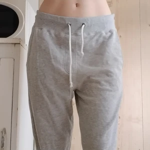 Grå mjukisbyxor från Cubus  - Säker dessa snygga och sköna mjukisbyxorna från Cubus storlek M.  Endast upphämtning i Malmö. Vid intresse smsa 0735865563 eller mejla billigafynd.lilja@gmail.com