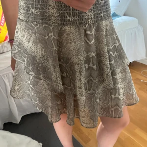 Ormig kjol - As ball kjol 