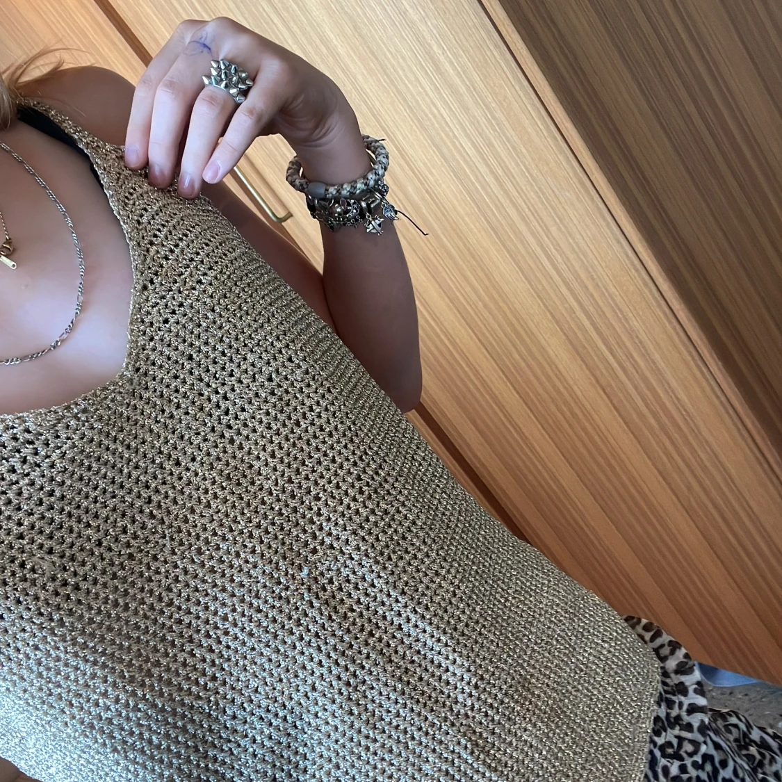 Glittrig guldstickad linne - 91