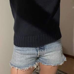 Fina jeansshorts från Zara, storlek S/36 och i mycket fint skick, skriv vid fundering eller fler bilder 🥰