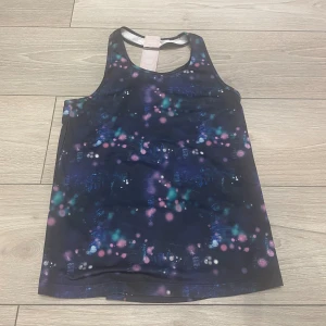 Träningslinne - Endast provad. Är i barnstorlek men den är mycket större kanske Xs/S