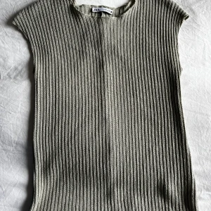 Topp från zara  - Knappt använd.